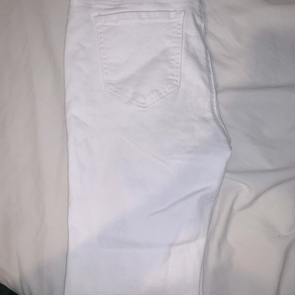 I’m selling these pair of white encore jeans - Picture 2 of 3